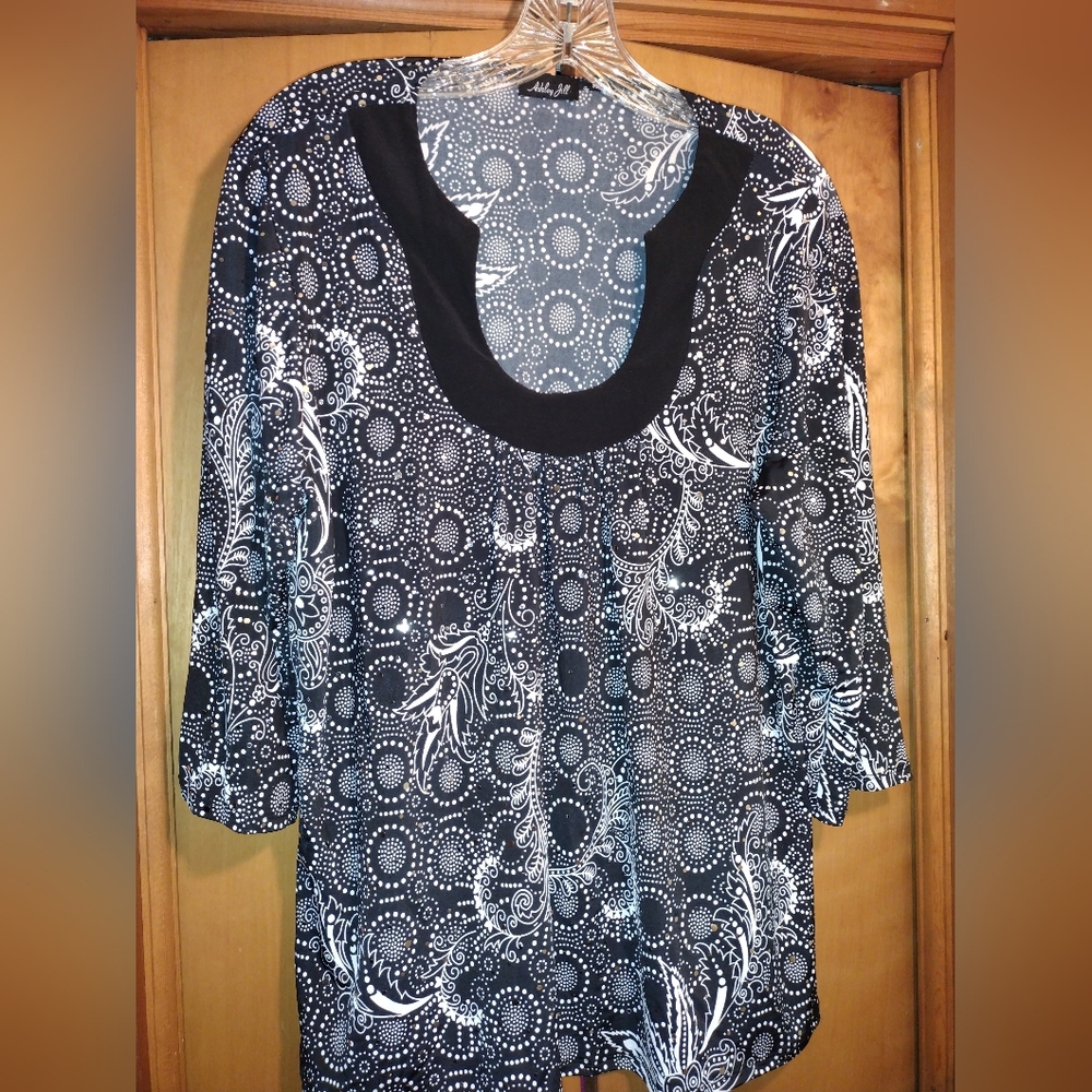 🙂Ashley Jill Black & White 3/4 Sleeve Top Open neck with Sequins Size 1X